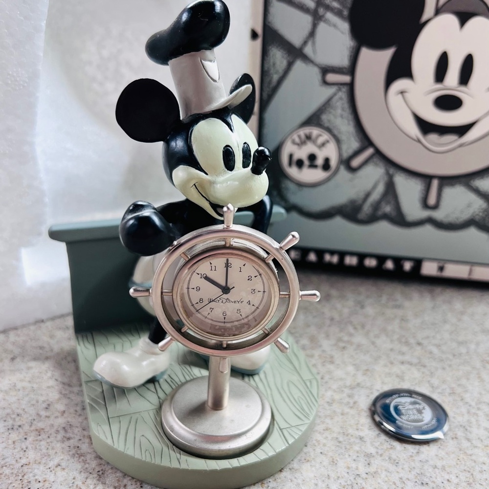 Disney Steamboat Willie Mickey Mouse w/ships-wheel clock